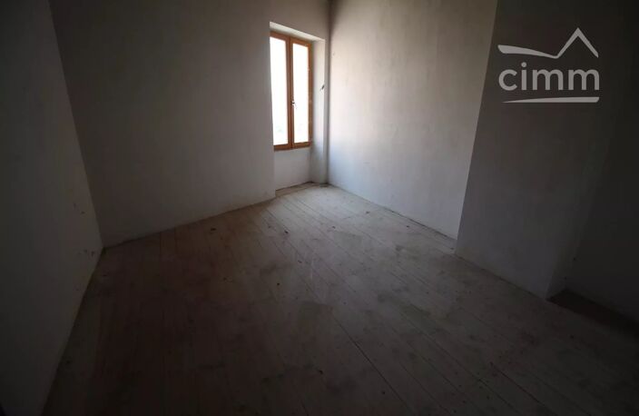 A vendre une maison à rénover avec extérieur — photo 4