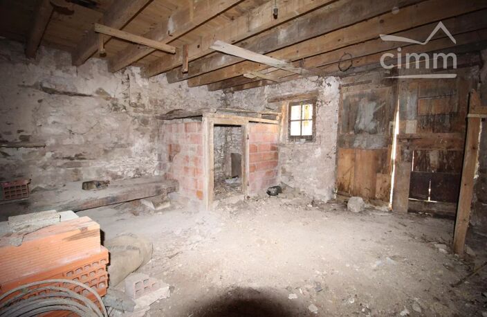 A vendre une maison à rénover avec extérieur — photo 5