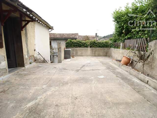 A vendre maison avec jardin et cour — photo du bien