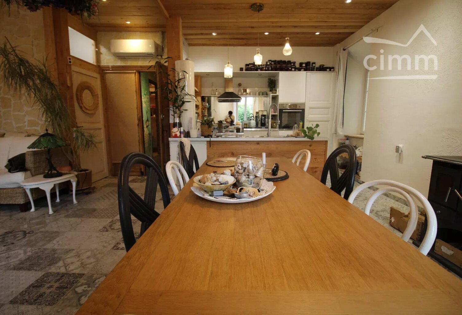 A vendre grande maison de ville entièrement rénovée avec un jard — photo 1