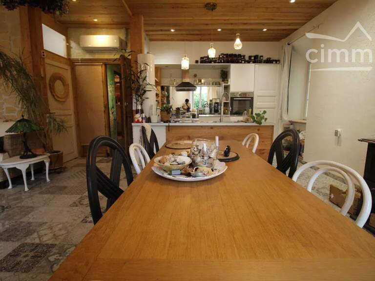 A vendre grande maison de ville entièrement rénovée avec un jard — photo 1