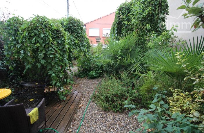 A vendre grande maison de ville entièrement rénovée avec un jard — photo 2