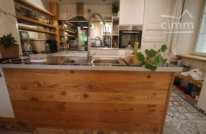 A vendre grande maison de ville entièrement rénovée avec un jard — photo 4