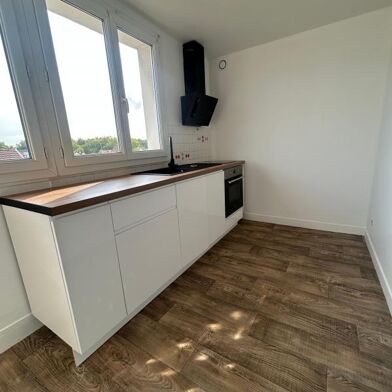 Appartement 4 pièces 830 €