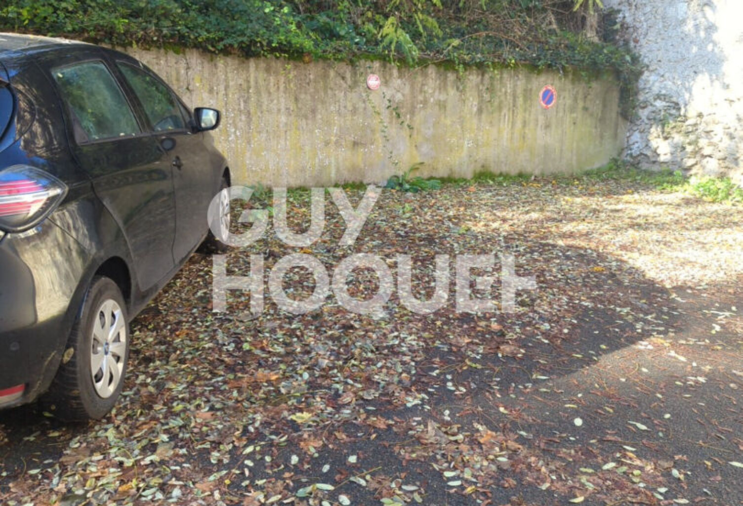 Place de stationnement en exterieur privatif — photo 1