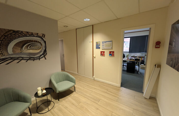 BUREAUX VENDU VIDE — photo 2