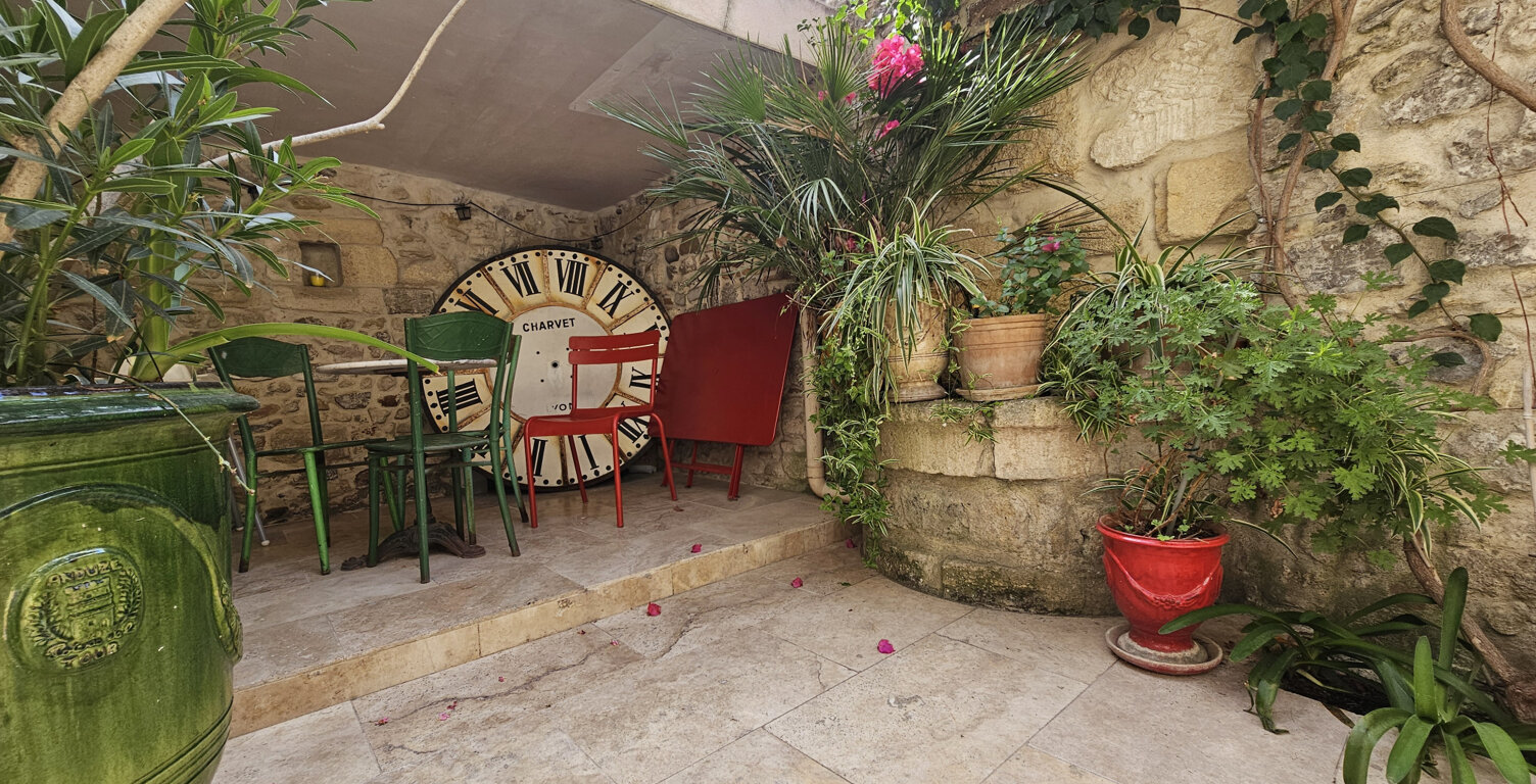 Aigues-Mortes maison intra-muros P4. — photo 1