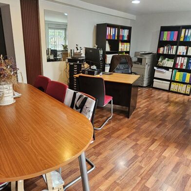 Commerce  469000 €