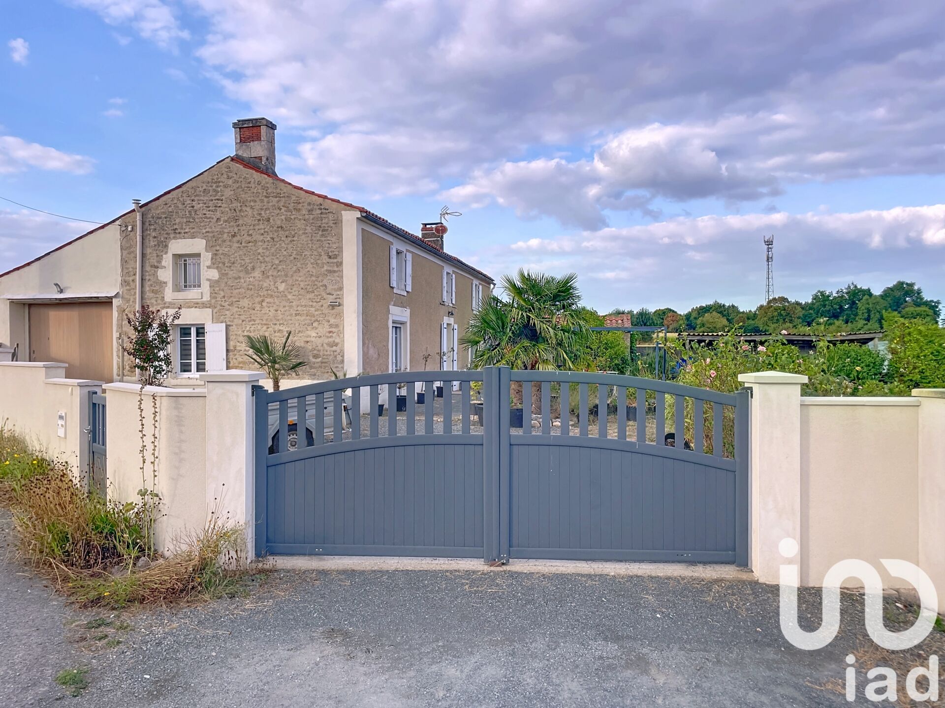 St-Hilaire-Des-Loges - 141m² - 5p. - 3ch.