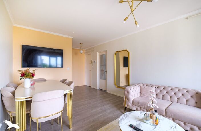 Vente appartement 4 pièces 72 m² Saint-Priest (69800) — photo 2