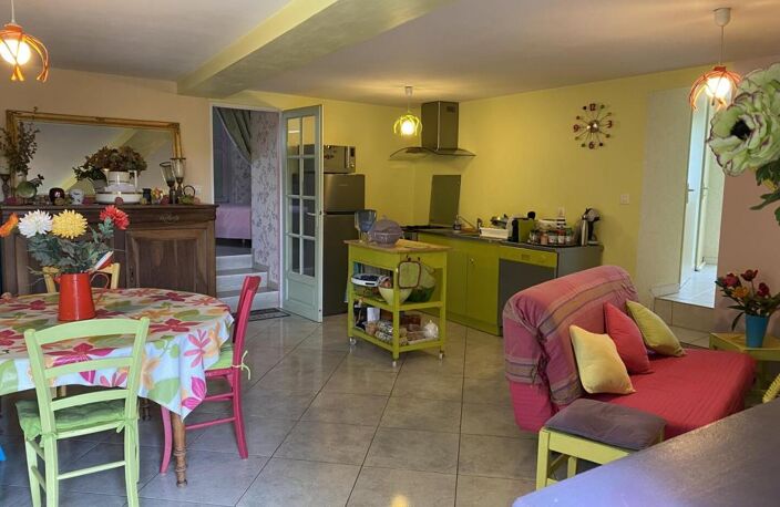 Maison de village rénovée avec dépendances et jardin attenant — photo 2
