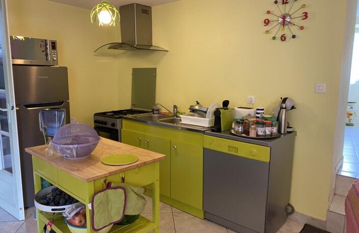 Maison de village rénovée avec dépendances et jardin attenant — photo 3