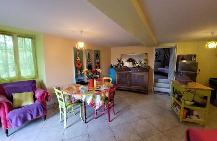Maison de village rénovée avec dépendances et jardin attenant — photo 4