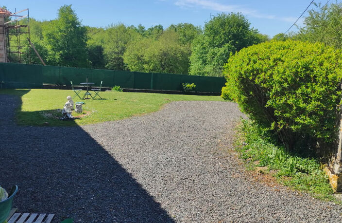 Maison de village rénovée avec dépendances et jardin attenant — photo 5