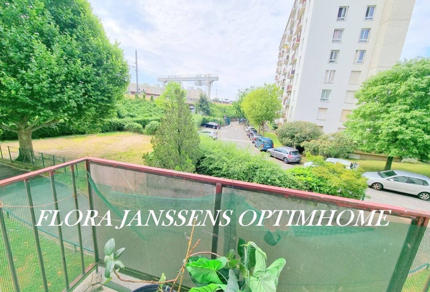 APPARTEMENT DANS RESIDENCE FAMILIALE AVEC CAVE ET BALCON — photo 1