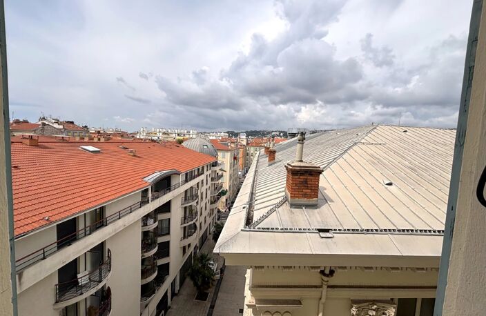 2 Pièces - Dernier étage Nice Carré d'Or — photo 3
