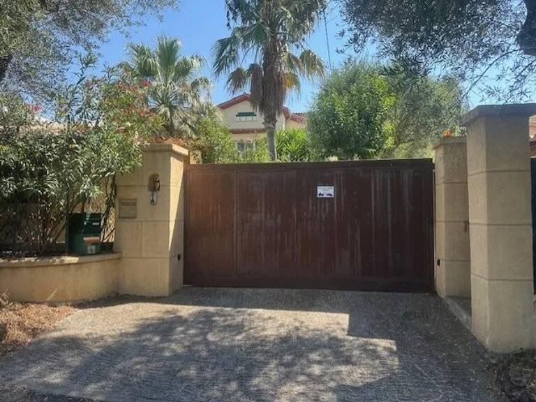 F4 DE 120M2 A LOUER DANS VILLA AVEC PISCINE PRIVATIVE — photo 1