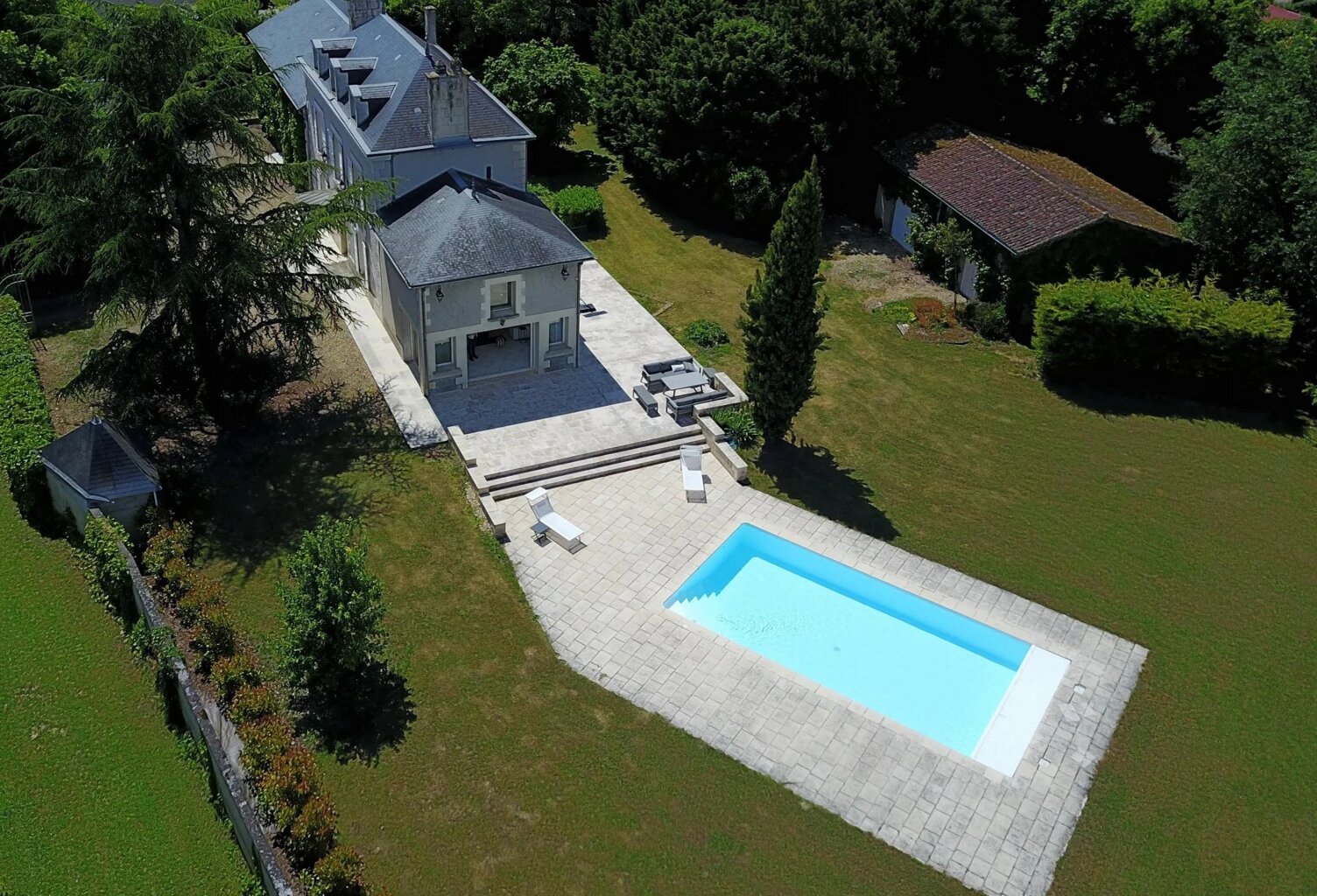 BELLE PROPRIÉTÉ AVEC PISCINE AVANTON — photo 1