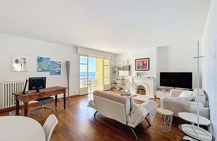 CANNES SUQUET VUE MER IMPRENABLE 3 PIECES TERRASSE RENOVE — photo 4