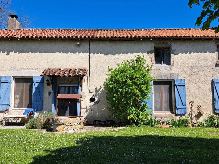 Maison à vendre avec jardin à Nérignac, Poitou-Charentes — photo 1