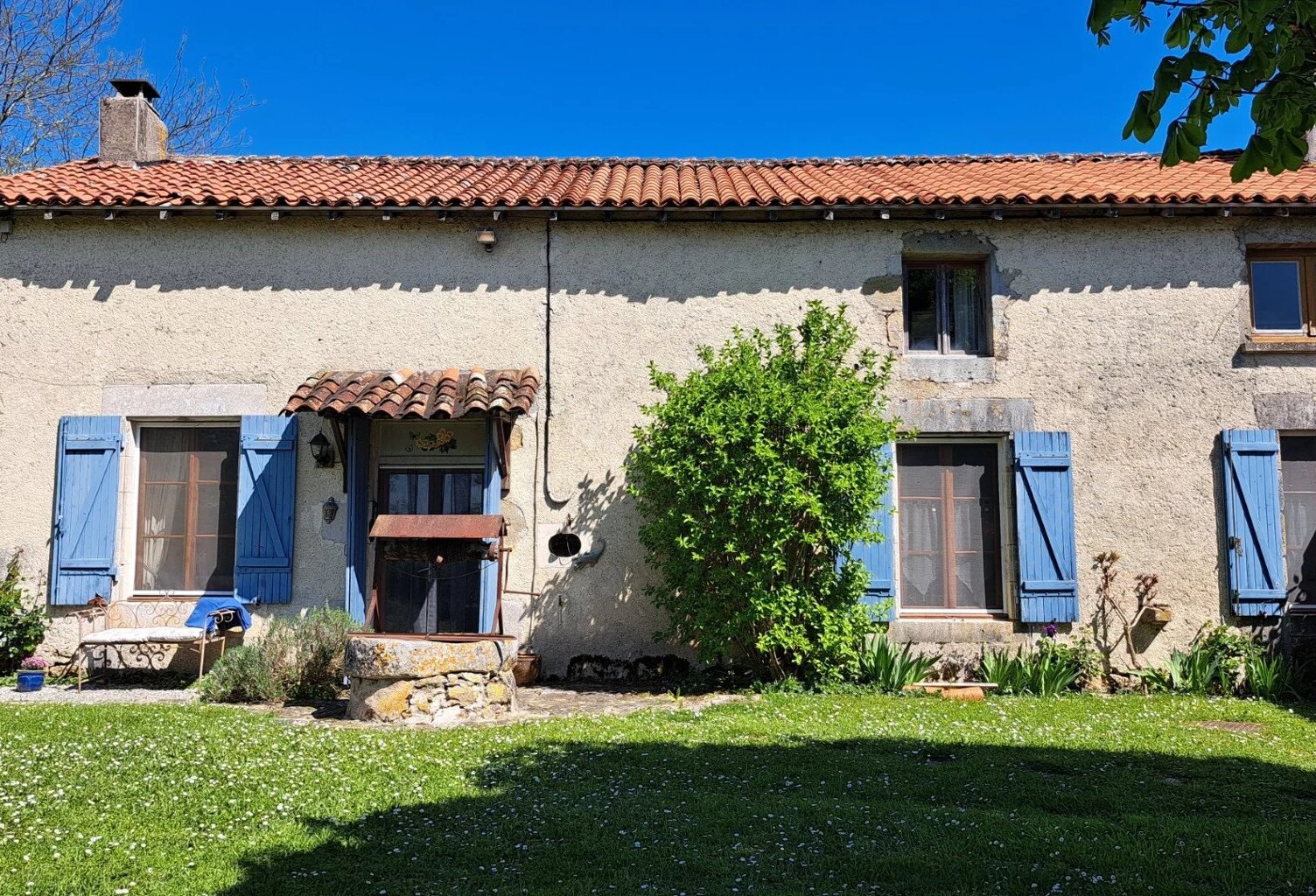 Maison à vendre avec jardin à Nérignac, Poitou-Charentes — photo 1