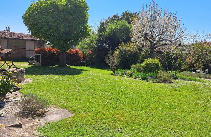 Maison à vendre avec jardin à Nérignac, Poitou-Charentes — photo 5
