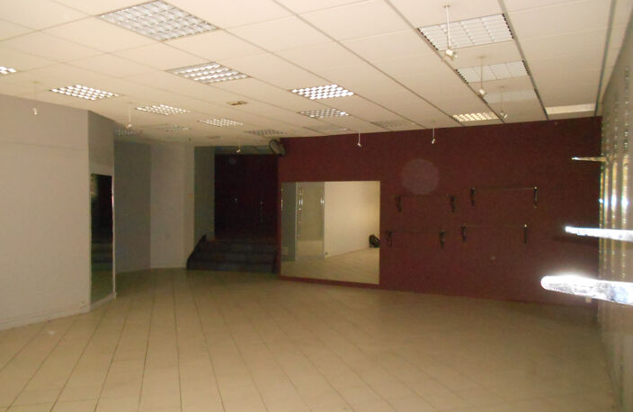 Local commercial centre ville Thiers — photo 2