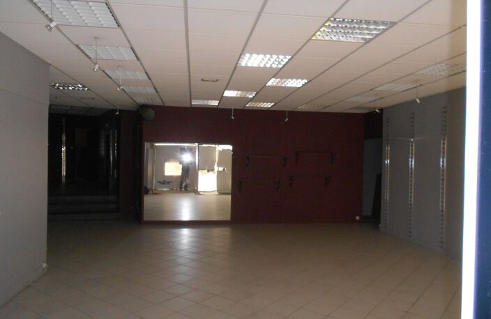 Local commercial centre ville Thiers — photo 3