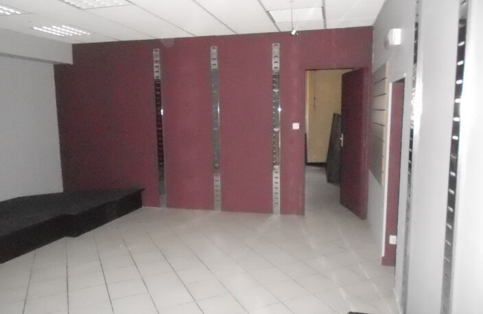 Local commercial centre ville Thiers — photo 4