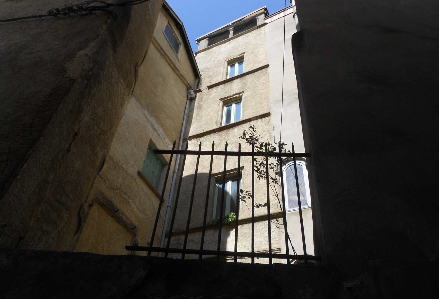 Appartement en duplex avec cour intérieur, garages à Thiers — photo 1