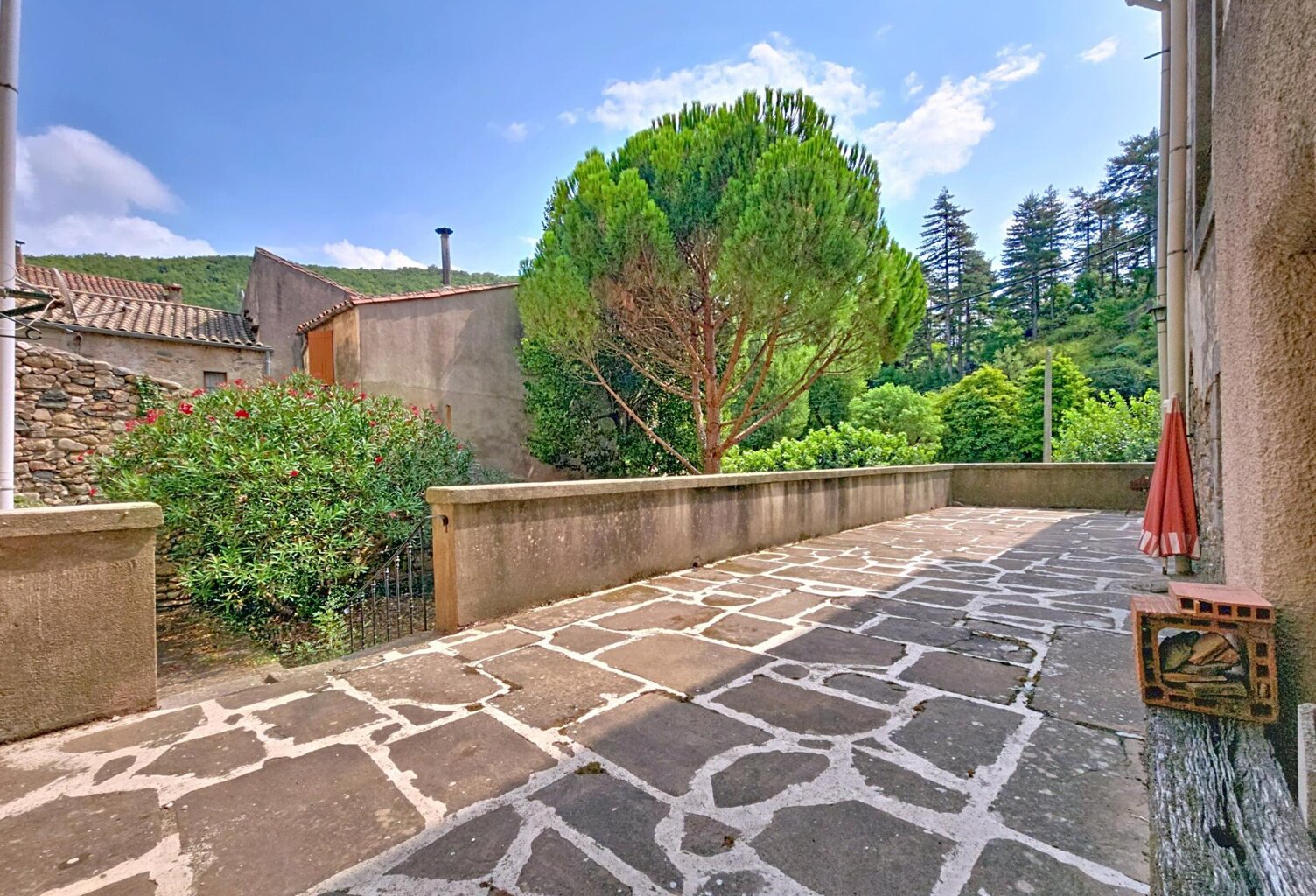 Maison de village avec terrasse, jardin, caves, garage et grenier aménageable  136 m² habitables | Produit coup de cœur dans un cadre unique — photo 1
