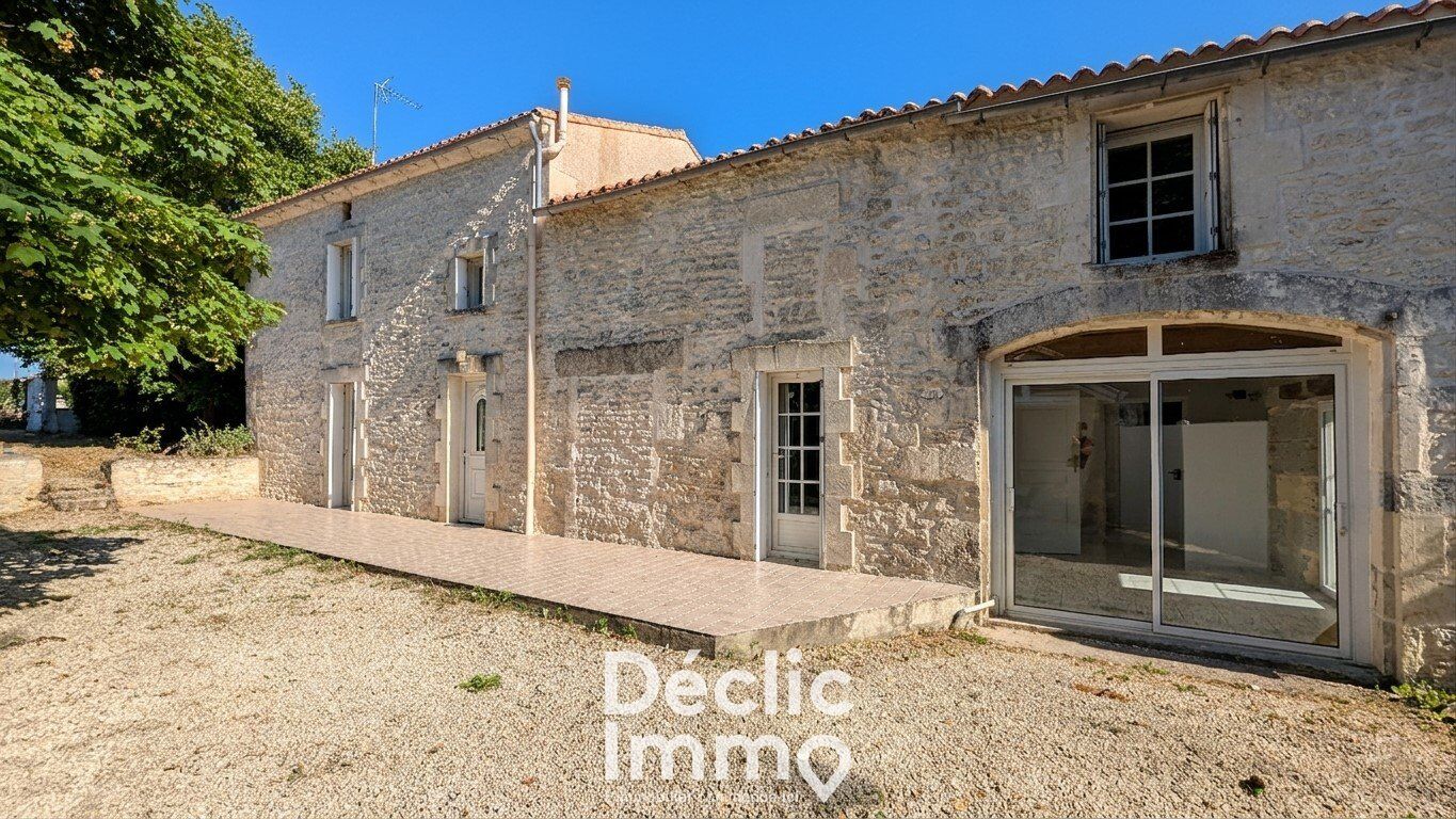 Villa / Maison  T7 à vendre Douzat 16290