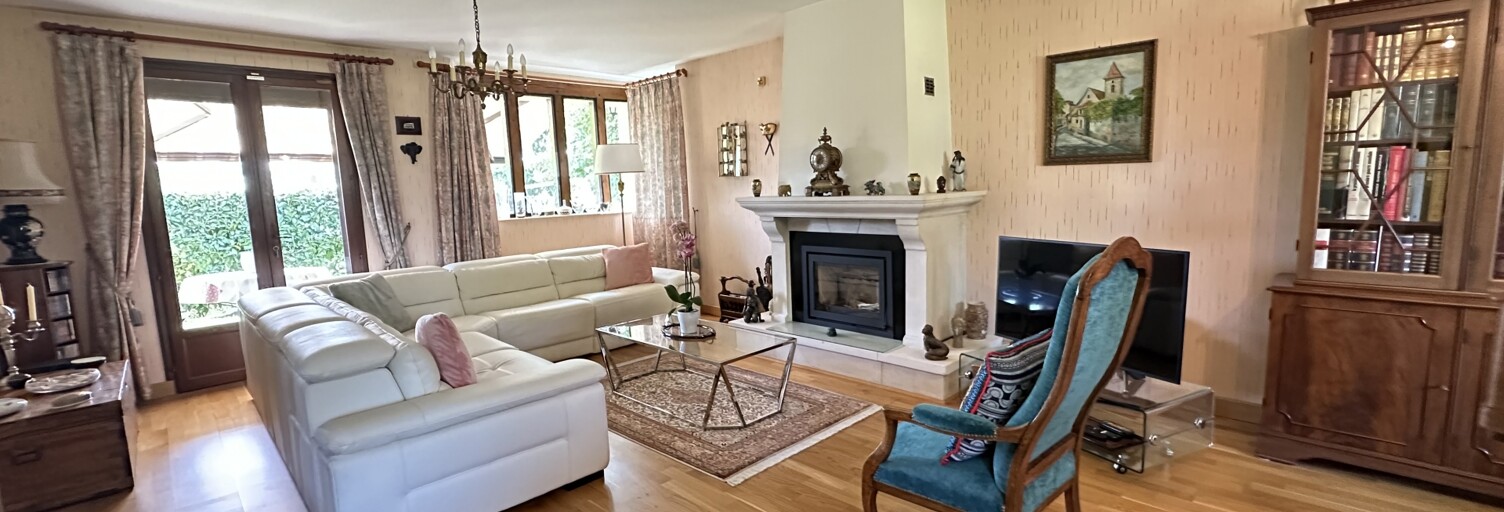 Maison 8 Pièces 159 m² à vendre à Villecresnes (94440)