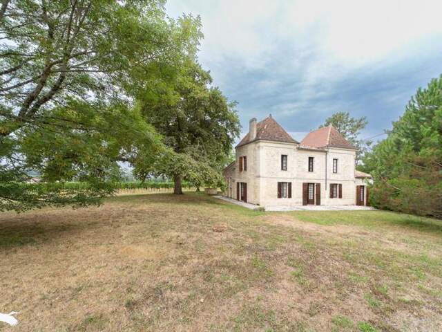 Maison en pierre de 3 pièces principales — photo du bien