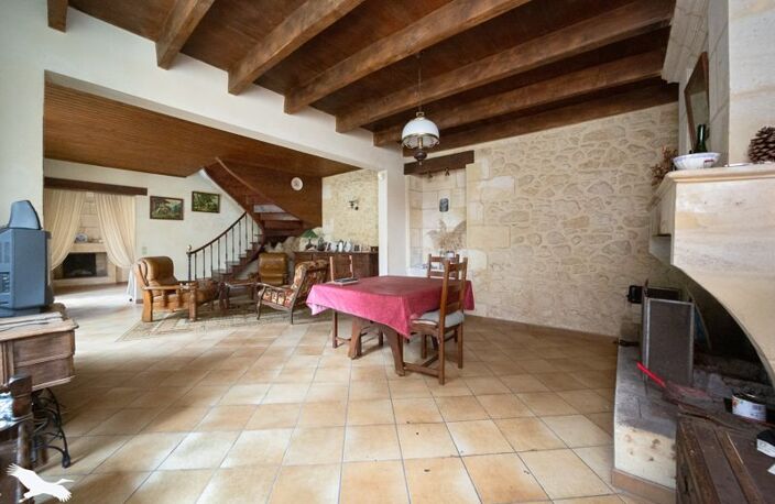 Maison en pierre de 3 pièces principales — photo 2