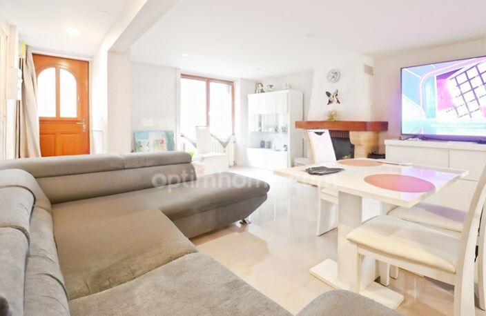 Maison Individuelle de  Centre Bourg - 5 pièces  - 4 chambres - Terrain de 505 m² - MAGNAC LAVAL   (87) — photo 3