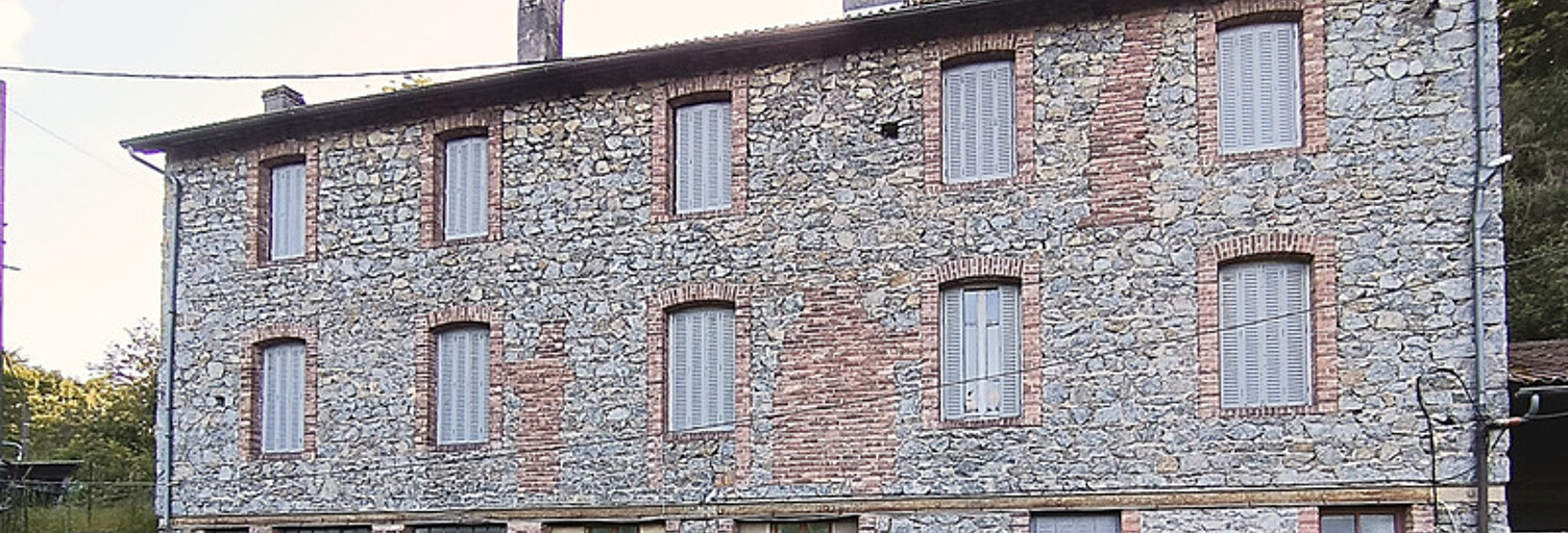 Immeuble  243 m² à vendre à La Monnerie-le-Montel (63650)