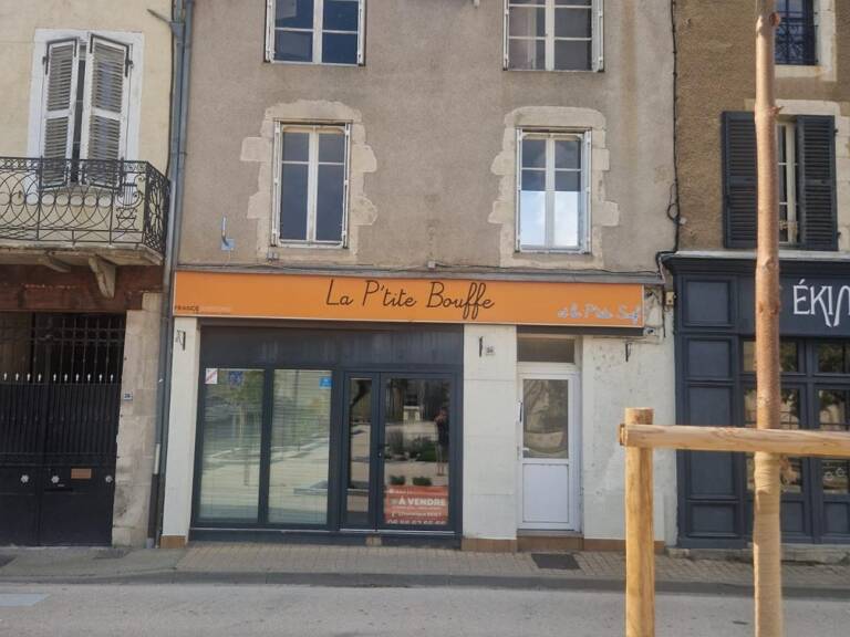 Maison de bourg avec dépendance et cour intérieur — photo 1