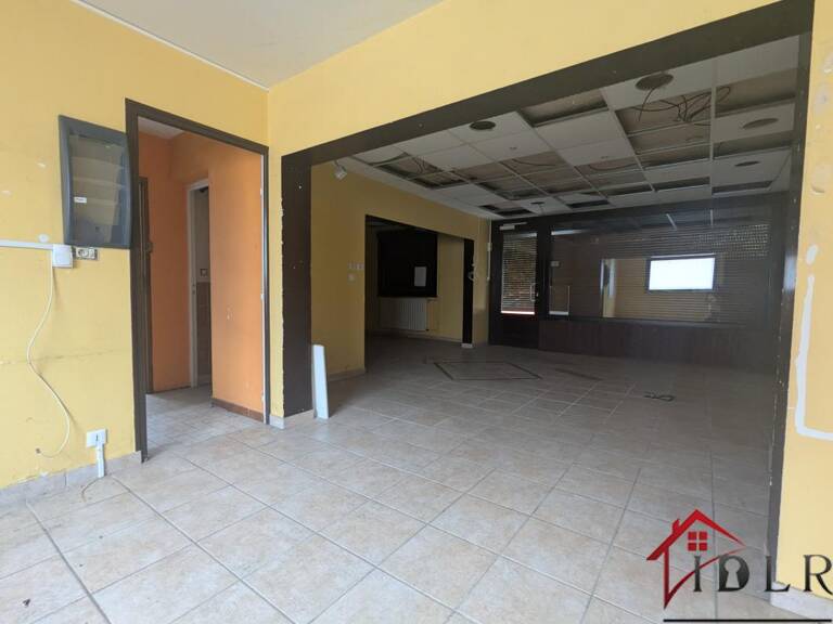 Immeuble investissement avec local et appartement Vaite — photo 1