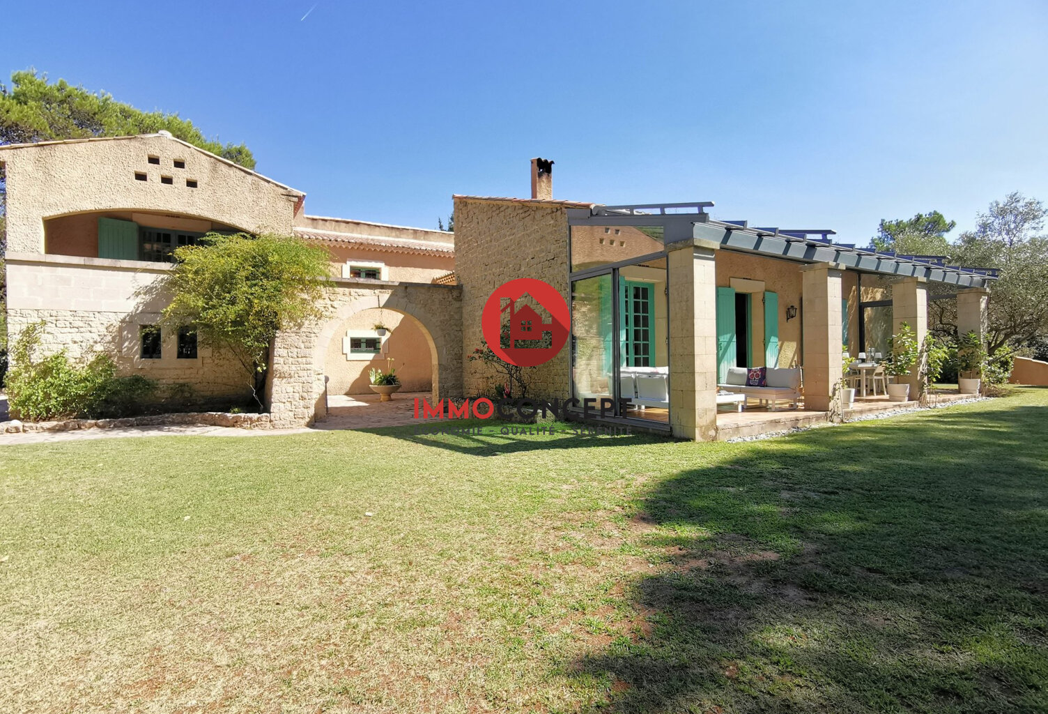 Villa provençale au coeur d'un parc de 9000m² — photo 1