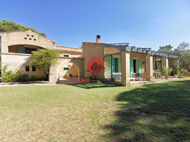 Villa provençale au coeur d'un parc de 9000m² — photo du bien