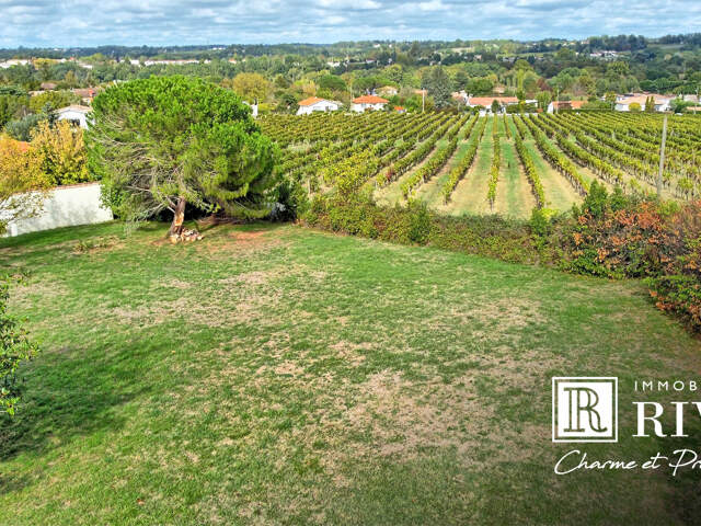 TERRAIN CONSTRUCTIBLE 1308 M2 - AU CALME - CENTRE BOURG — photo du bien