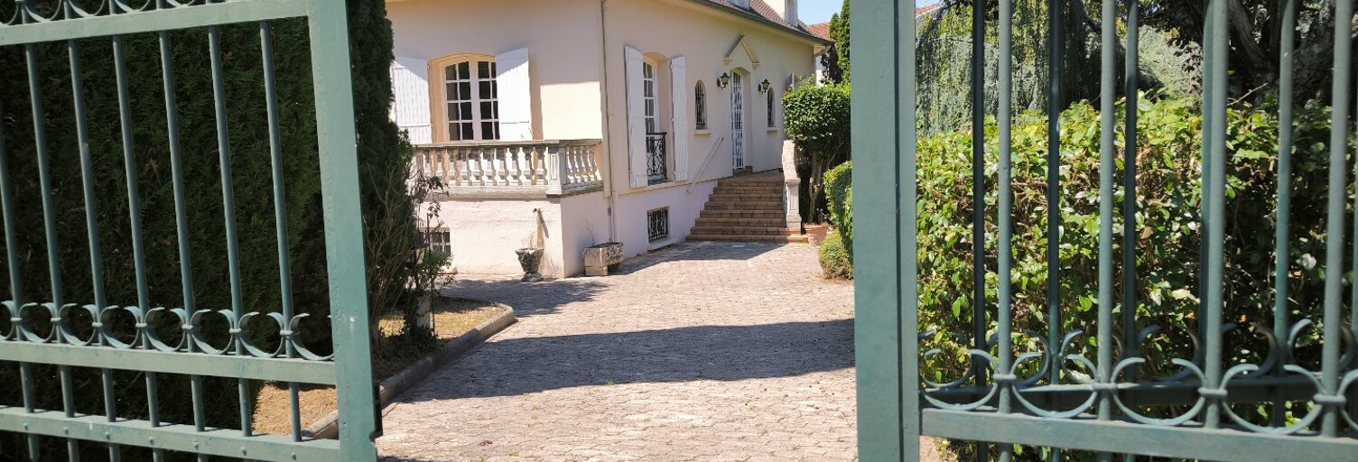 Maison 13 Pièces 330 m² à vendre à Foix (09000)