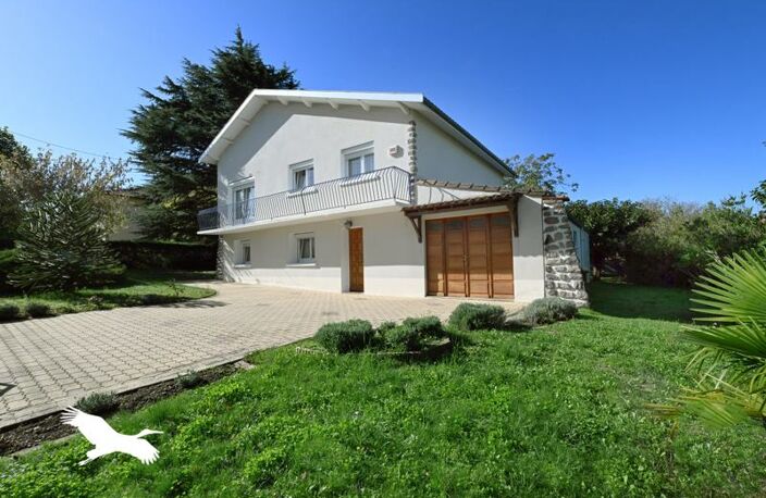 Vente maison 5 pièces 155 m² Angoulême (16000) — photo 2