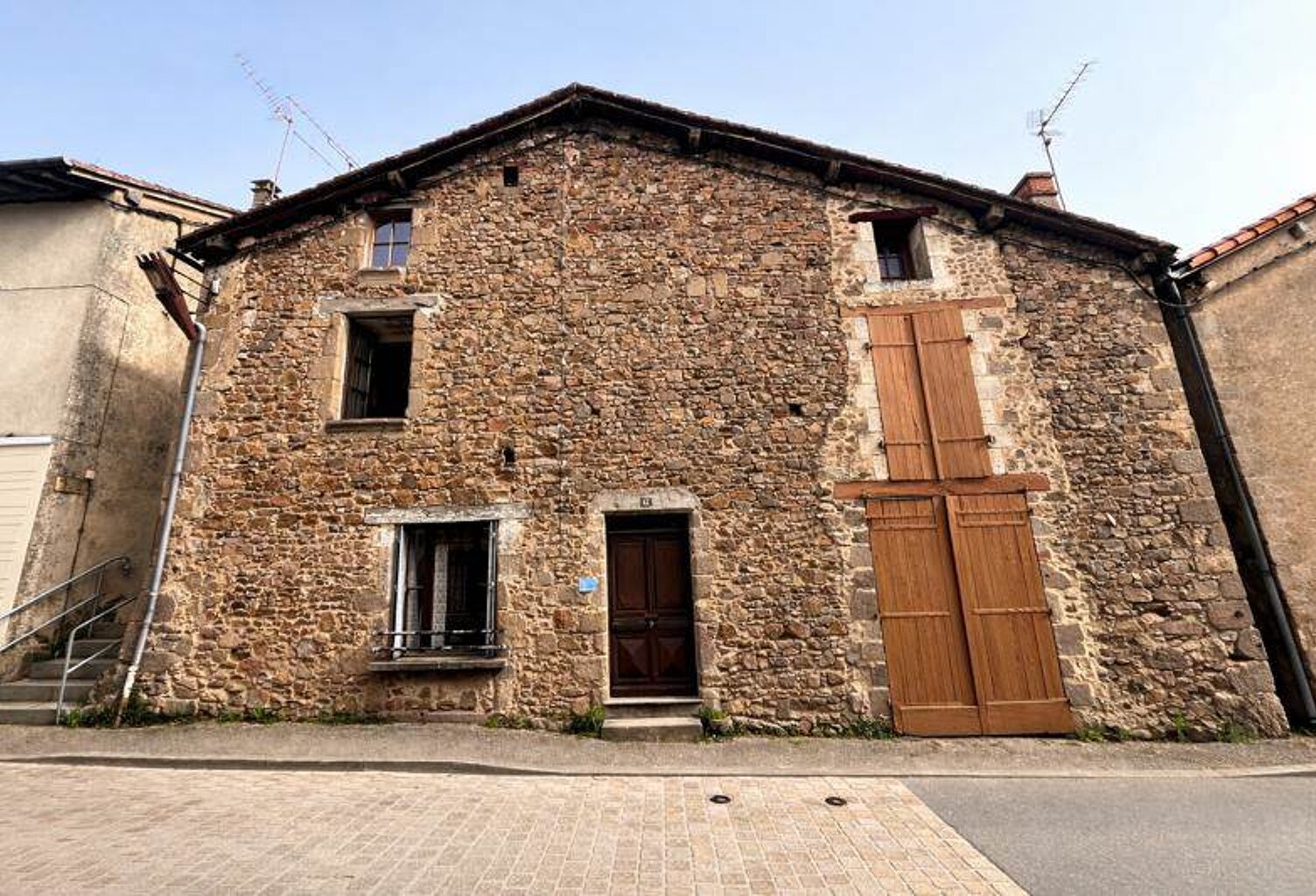 Vente maison 4 pièces 84 m² Confolens (16500) — photo 1