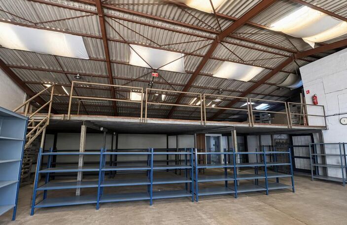 ENTREPOT AUCH 800 M2 plus maison 200 M2 — photo 4