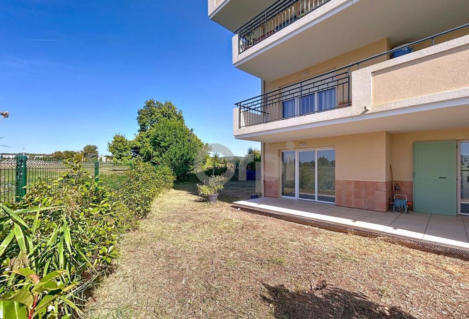 À vendre - Appartement T3 récent avec jardin privatif et piscine – Le Muy (83) — photo 1