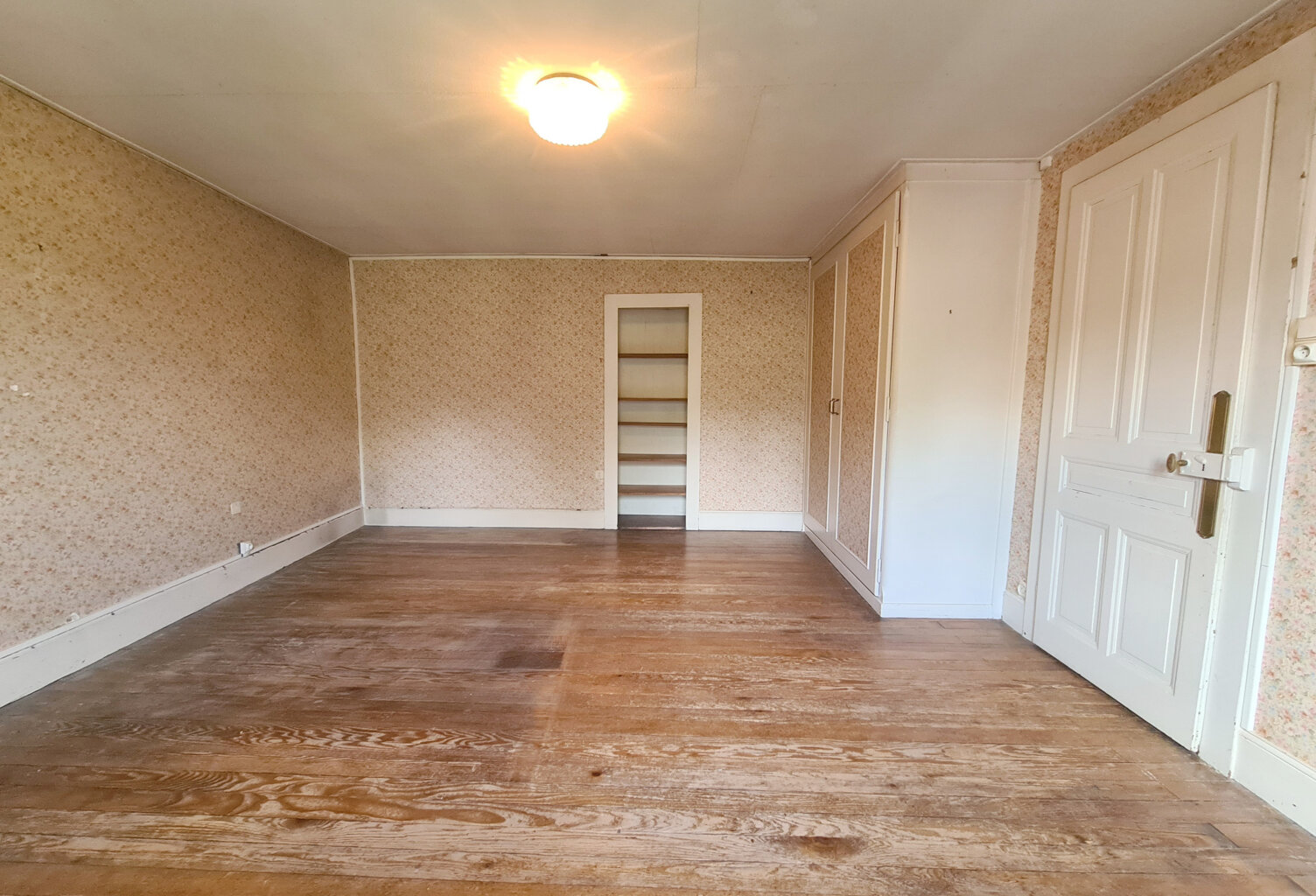 SPECIAL INVESTISSEUR : Maison 8 pièces sur 3 niveaux avec de — photo 1