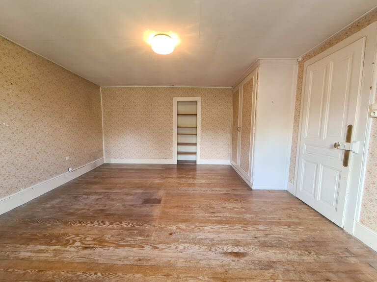 SPECIAL INVESTISSEUR : Maison 8 pièces sur 3 niveaux avec de — photo 1