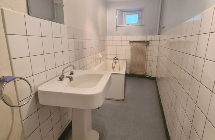 SPECIAL INVESTISSEUR : Maison 8 pièces sur 3 niveaux avec de — photo 5